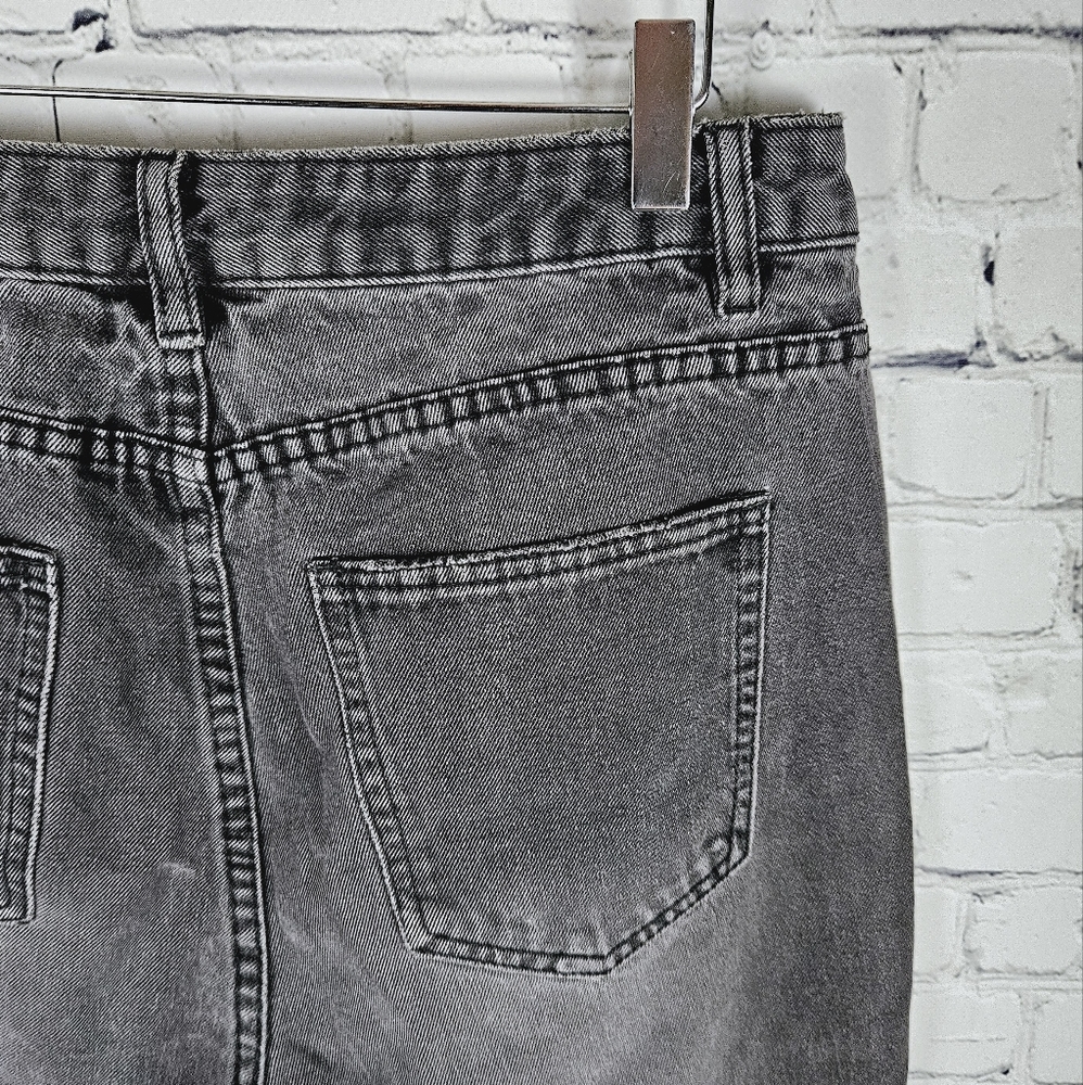 MANDEE | 90s ultra high rise tapered leg distressed mom jeans